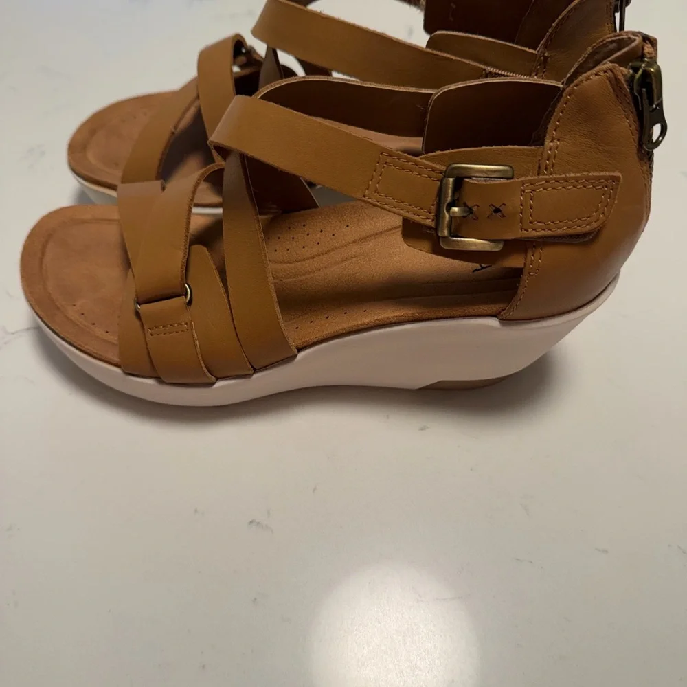 Women's OTBT TERESA Tan Wedge Sandals SIZE 7 EUC - Picture 3 of 8